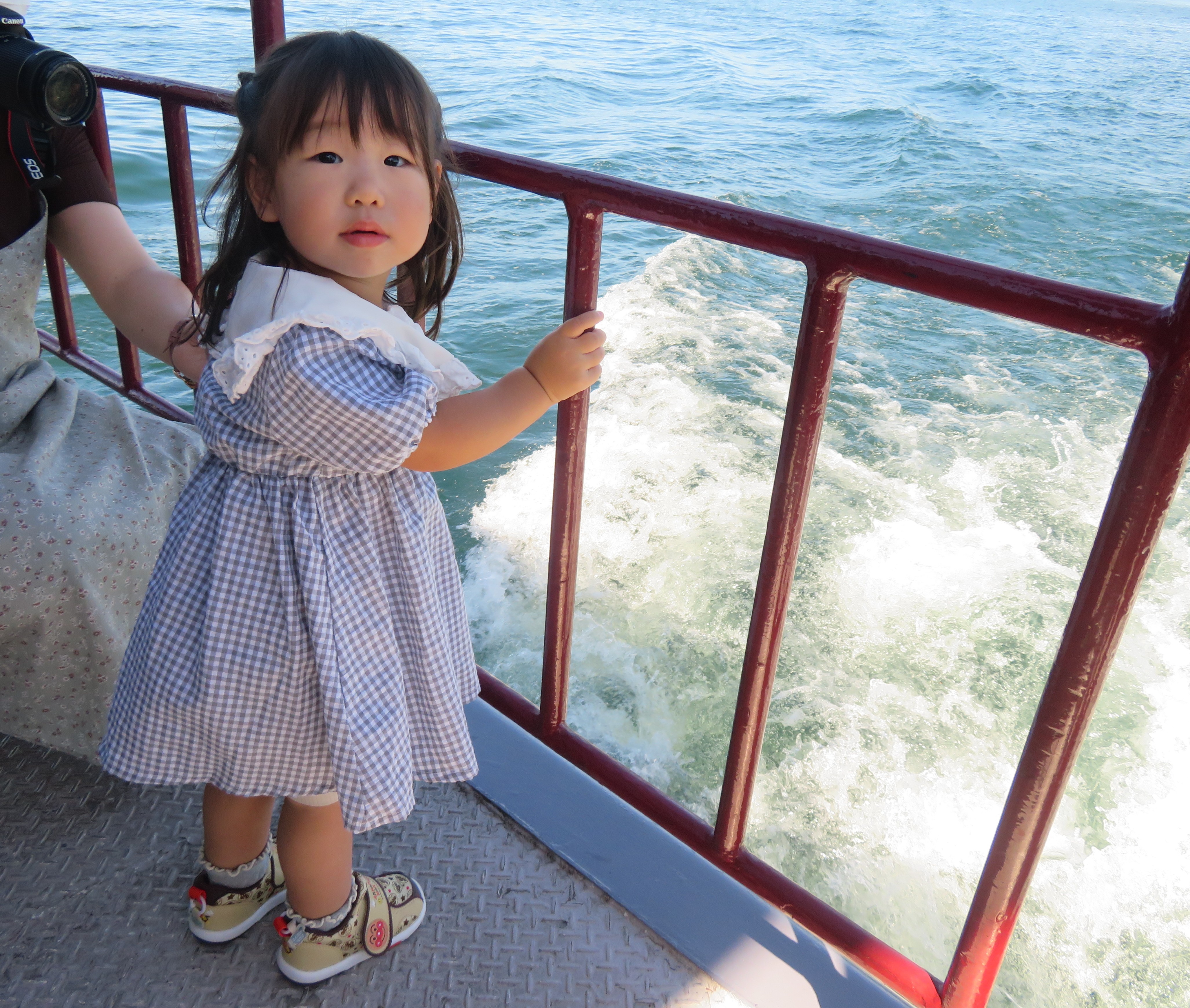 水しぶきに興味津々です♡