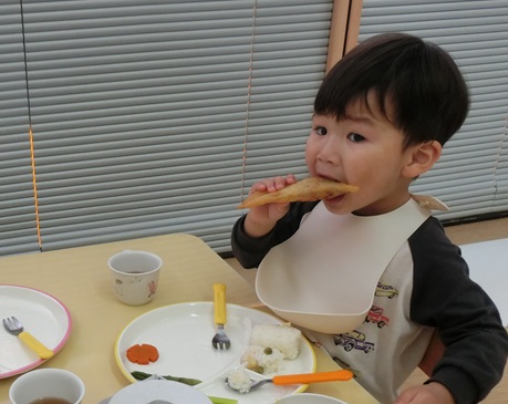 給食はこいのぼり春巻きでした