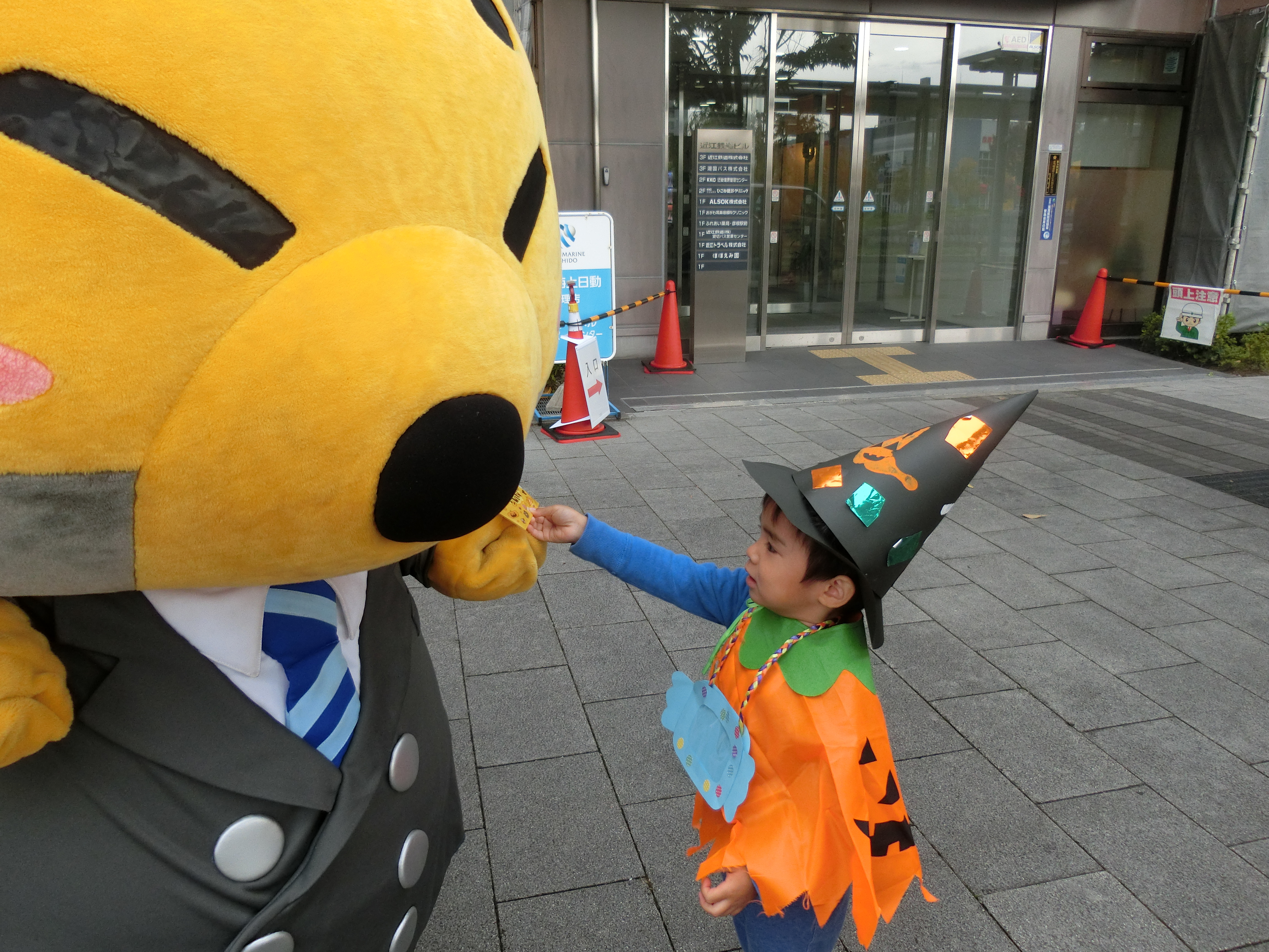 お菓子をもらったよ♡