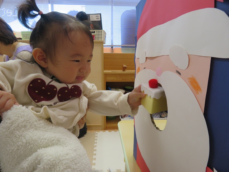 サンタさん、ケーキをどうぞ～