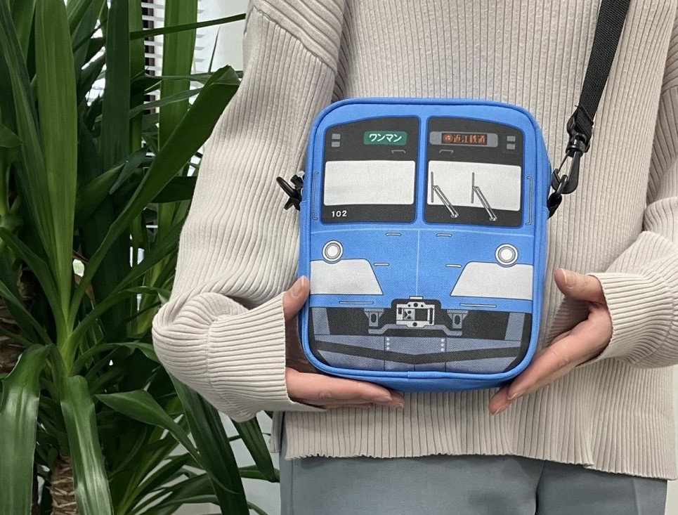 「近江鉄道100形ショルダーバッグ」の商品画像です。