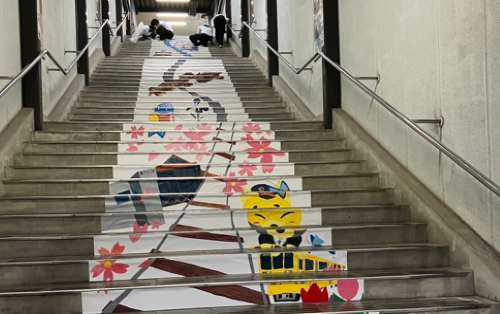 彦根駅階段アート