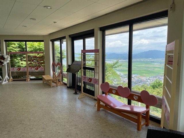 ハート形ベンチ