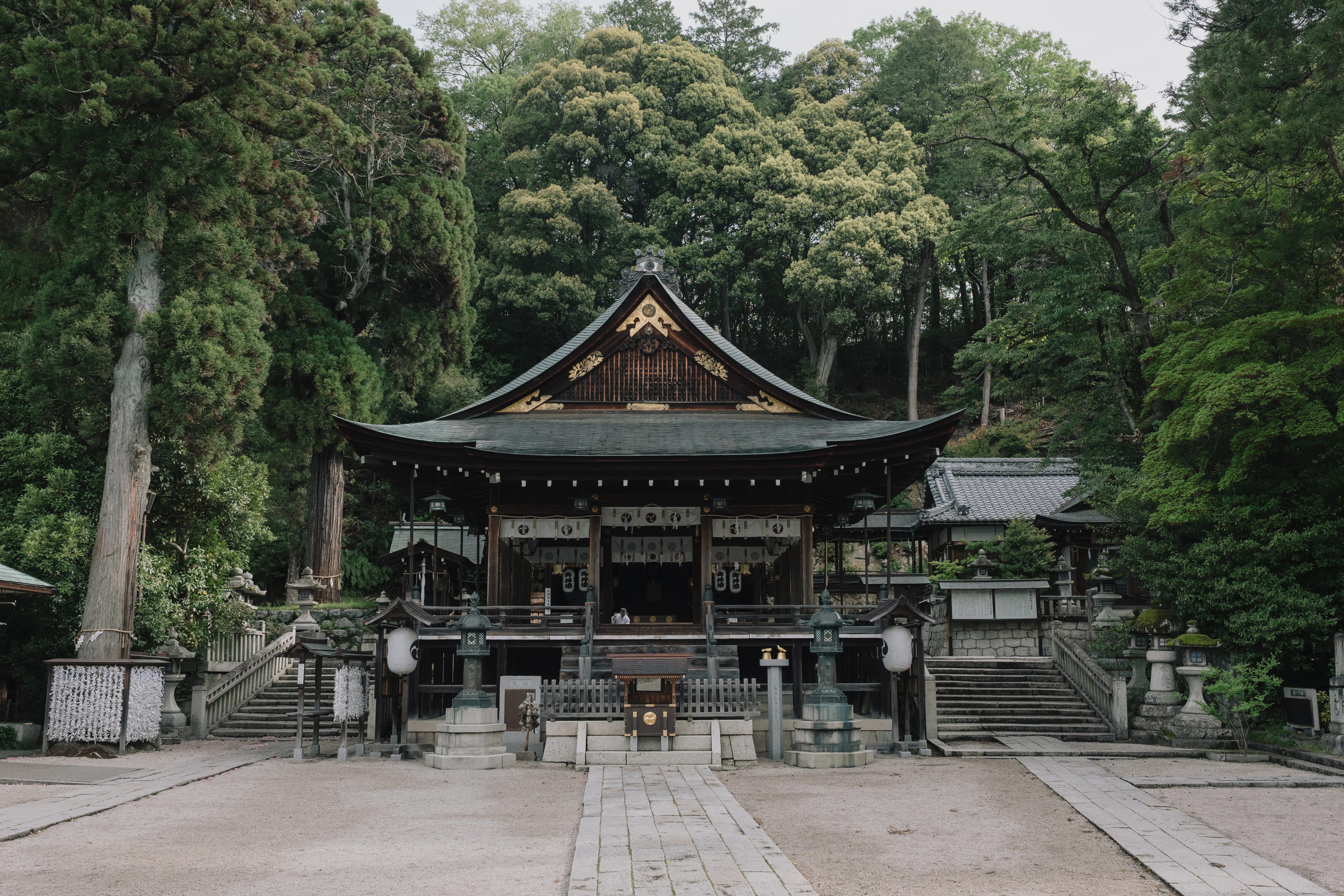 日牟禮八幡宮の社殿
