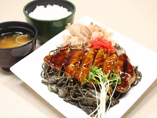 トンテキ黒焼きそば定食