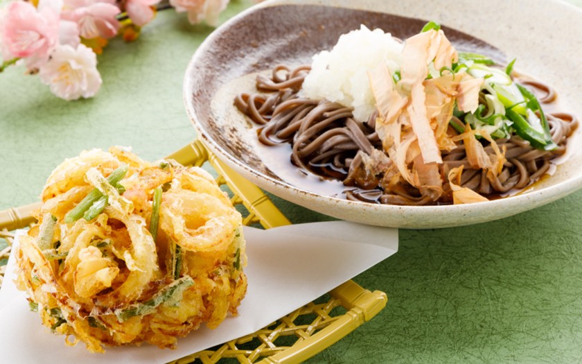 滋賀県産山菜と小えびのかき揚げ　田舎そば or うどん セット