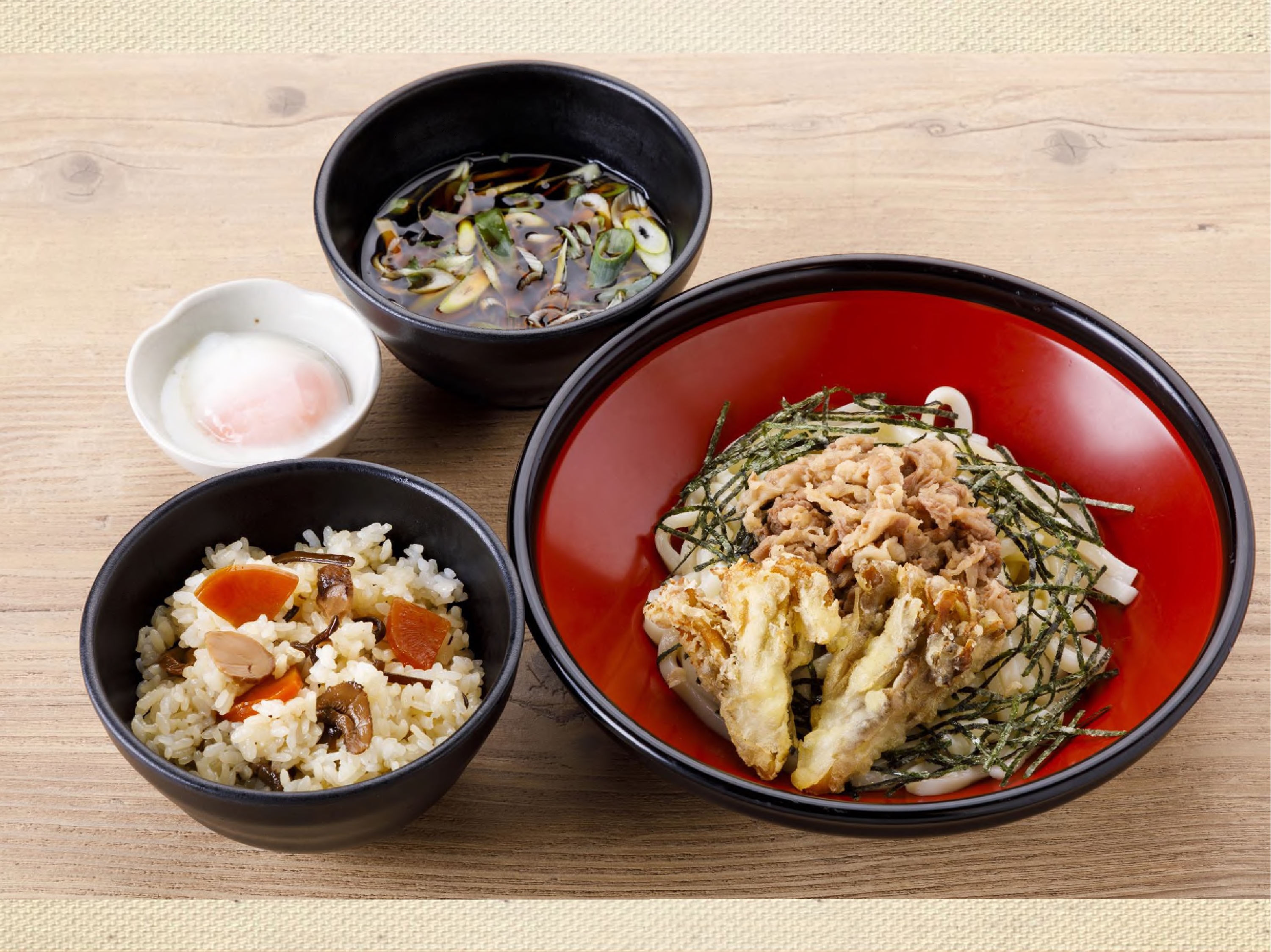 舞茸天のせ牛肉つけうどんと松茸ごはんセット