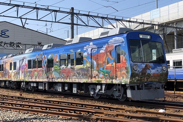 「えちぜん鉄道恐竜列車」