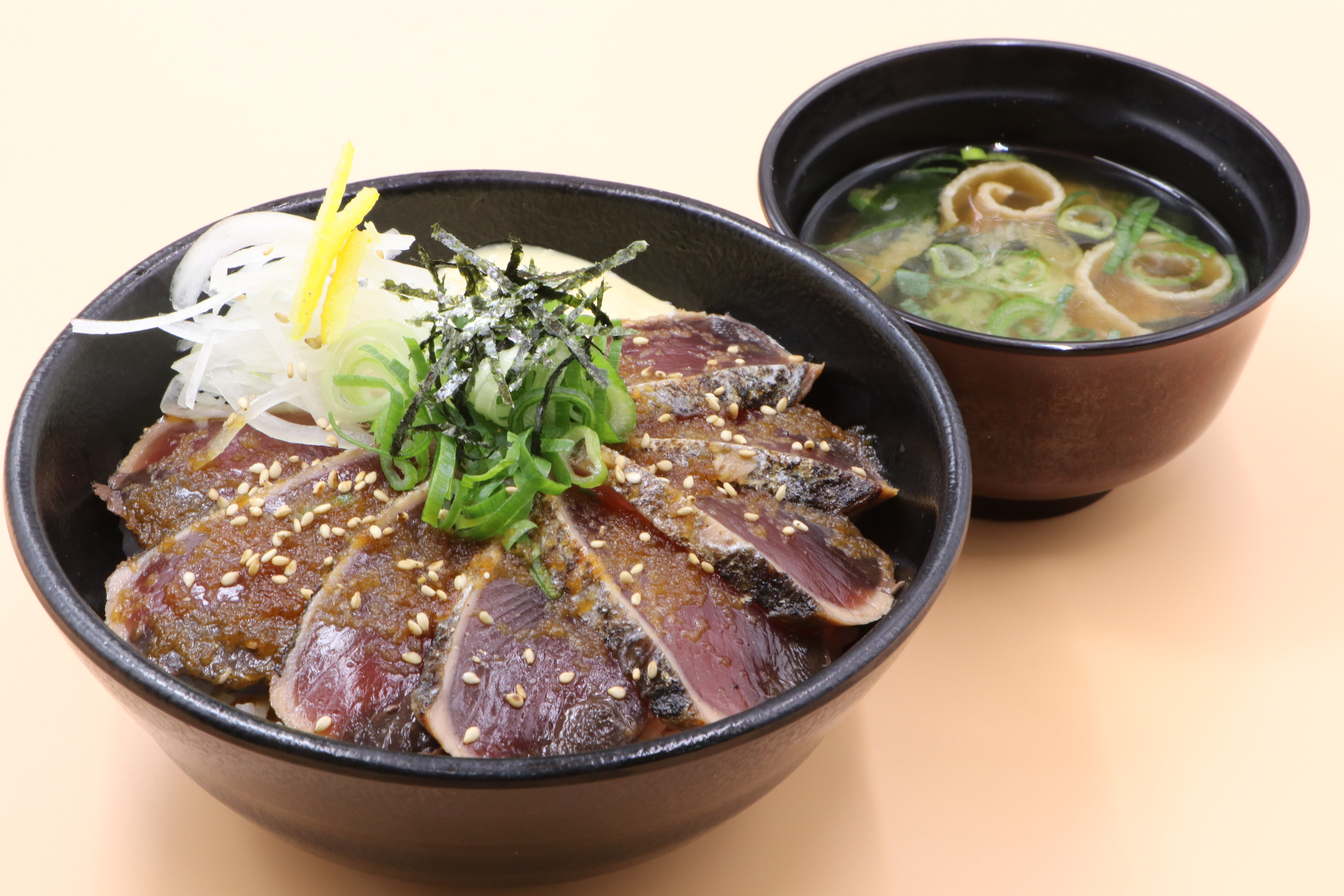 炙り鰹のスタマヨ丼