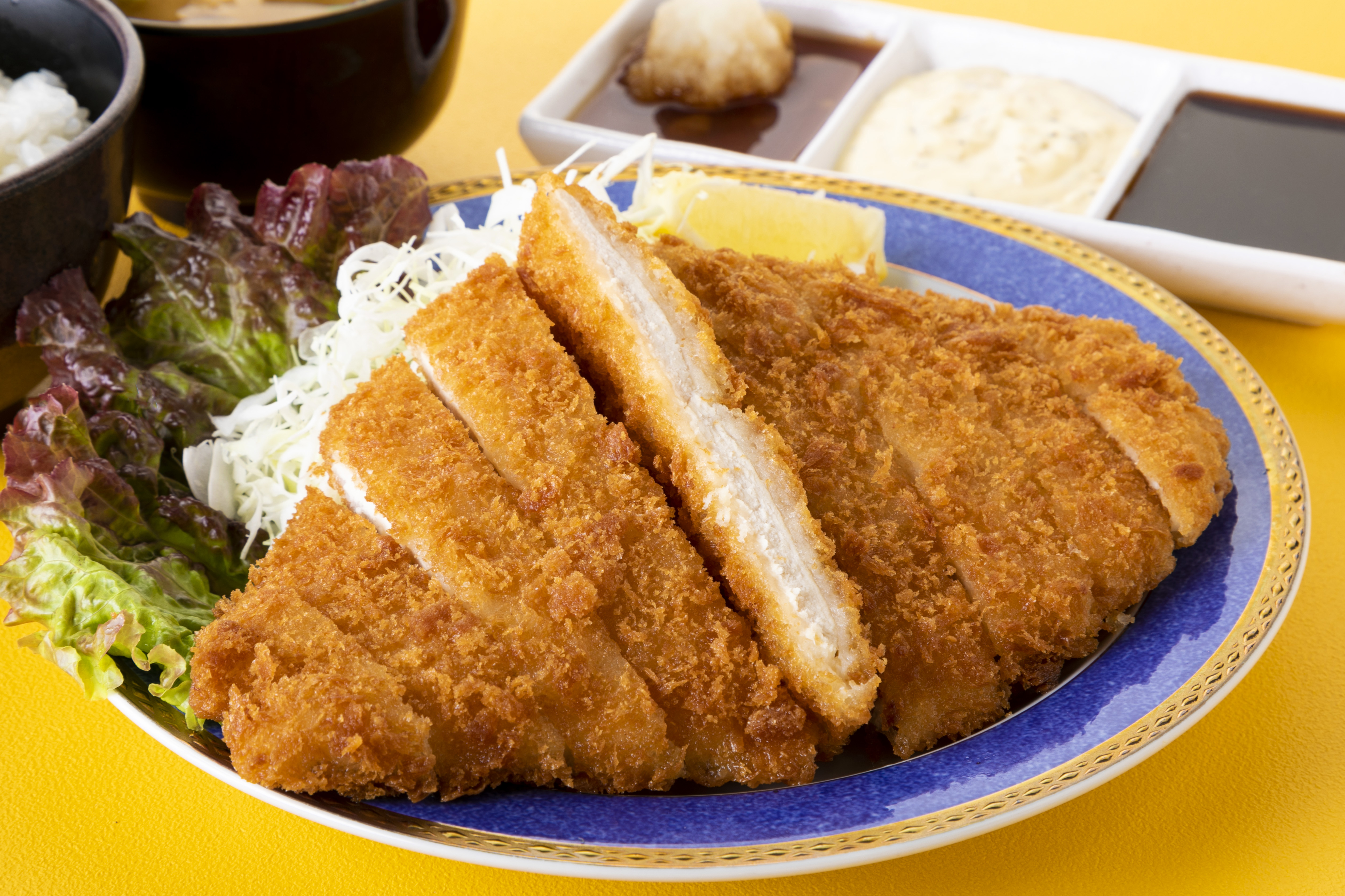 ジャンボチキンカツ定食です。